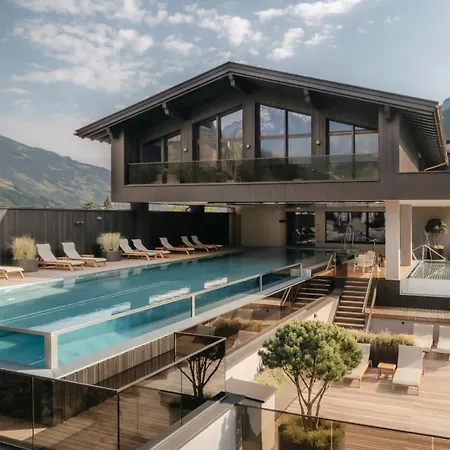 فندق Neuhaus Zillertal 4*