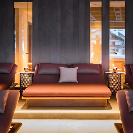 Отель Neuhaus Zillertal Майрхофен